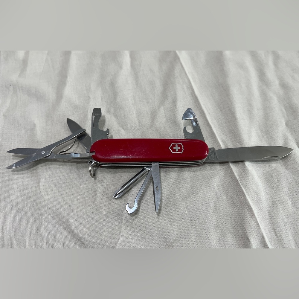 Vintage Swiss Army Knife. Fieldmaster model